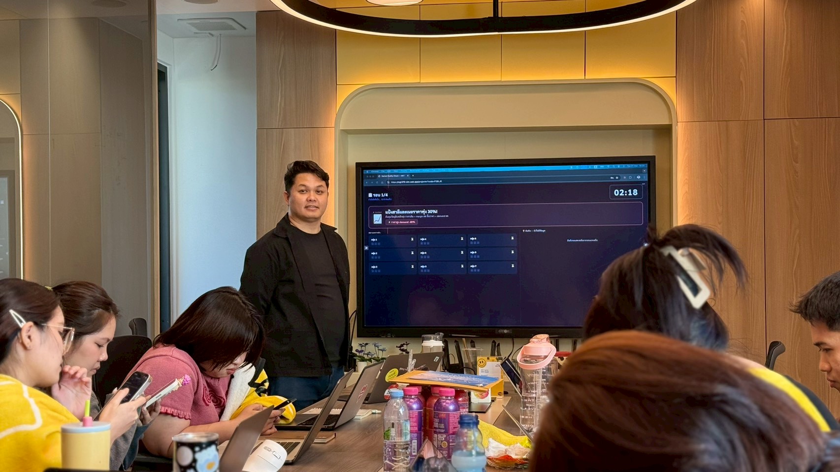 บรรยากาศ hands-on workshop กับผู้เข้าร่วมหลายคน